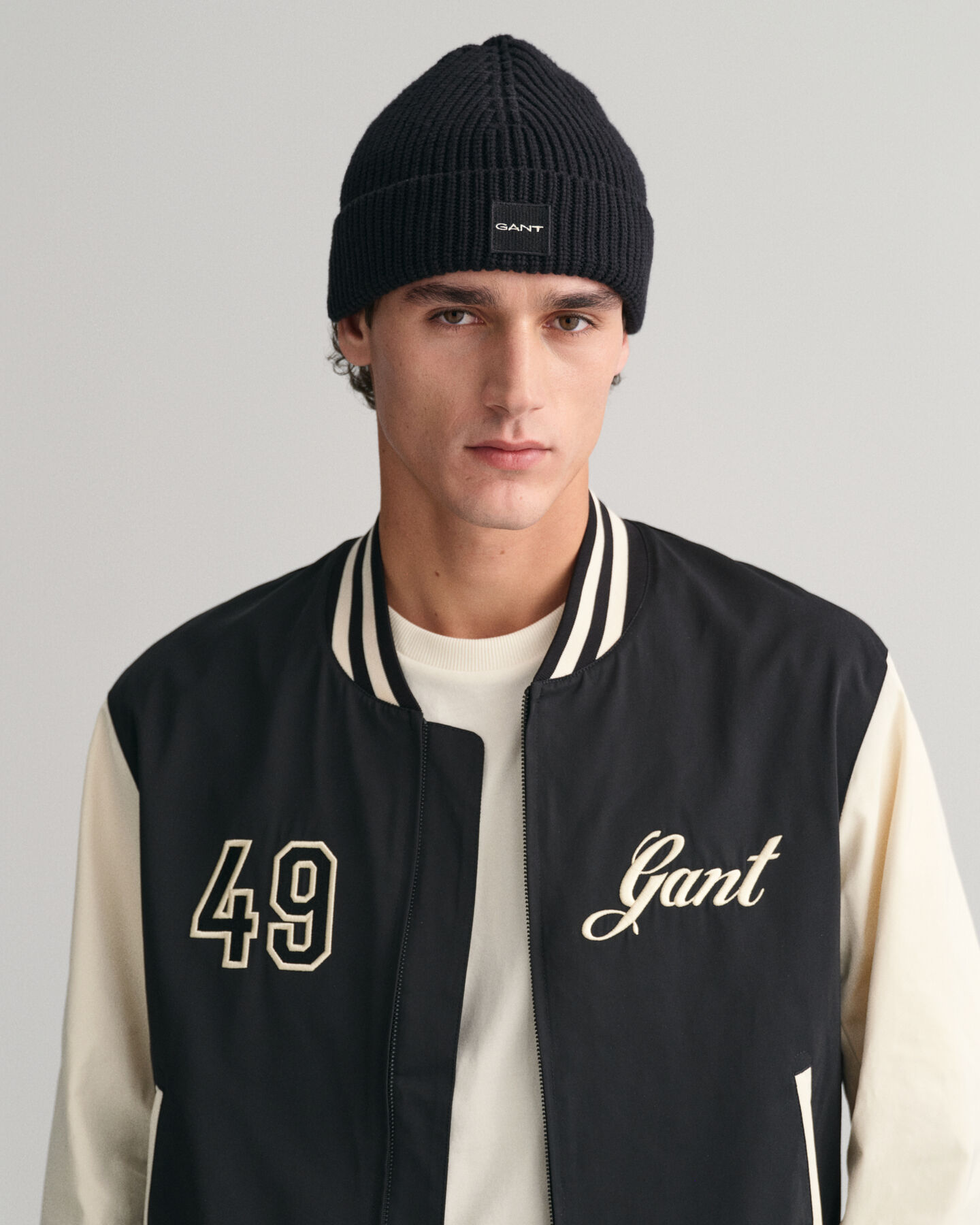 Ribstrikket beanie i bomuld