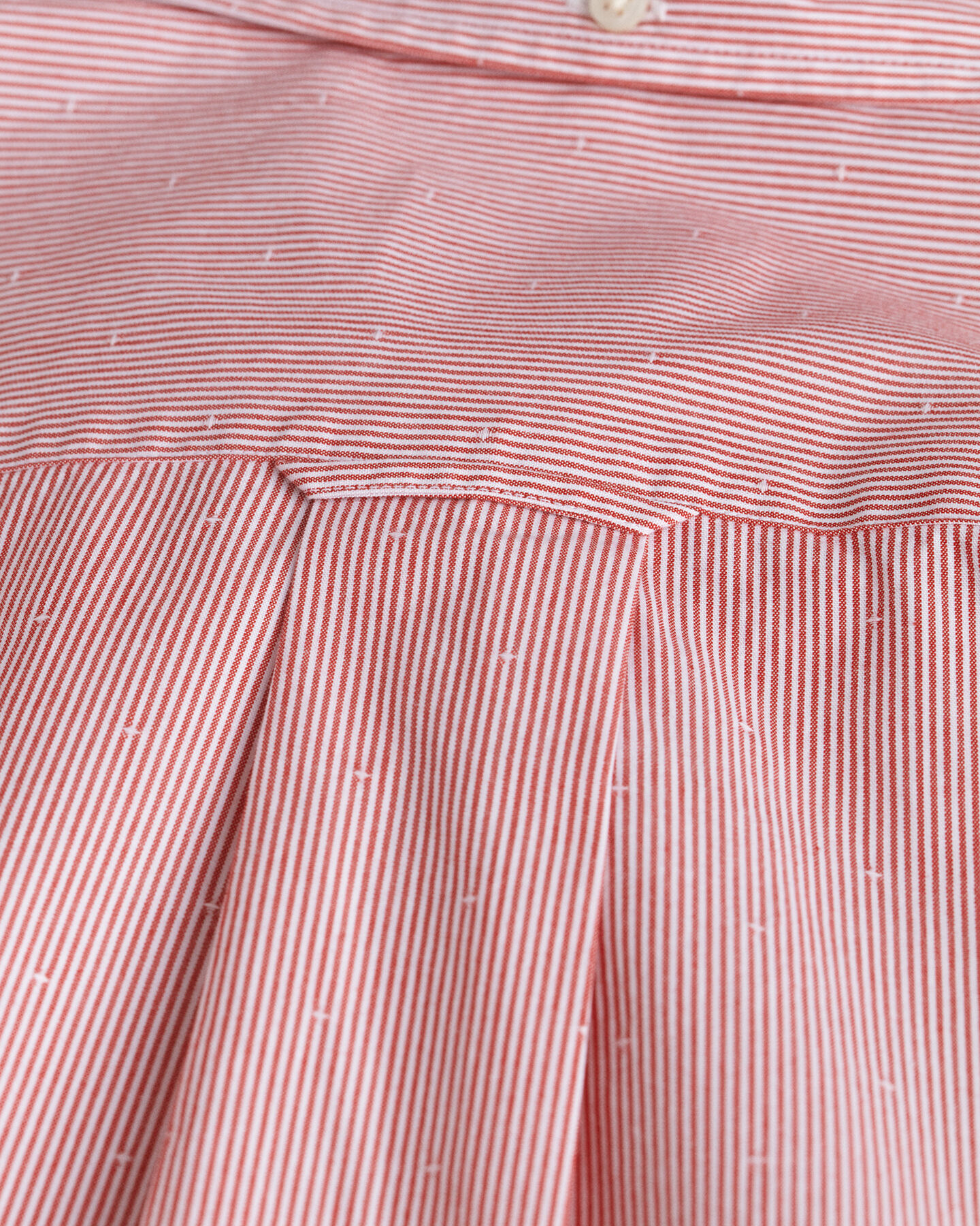 Regular fit stribet dobby-prikket skjorte