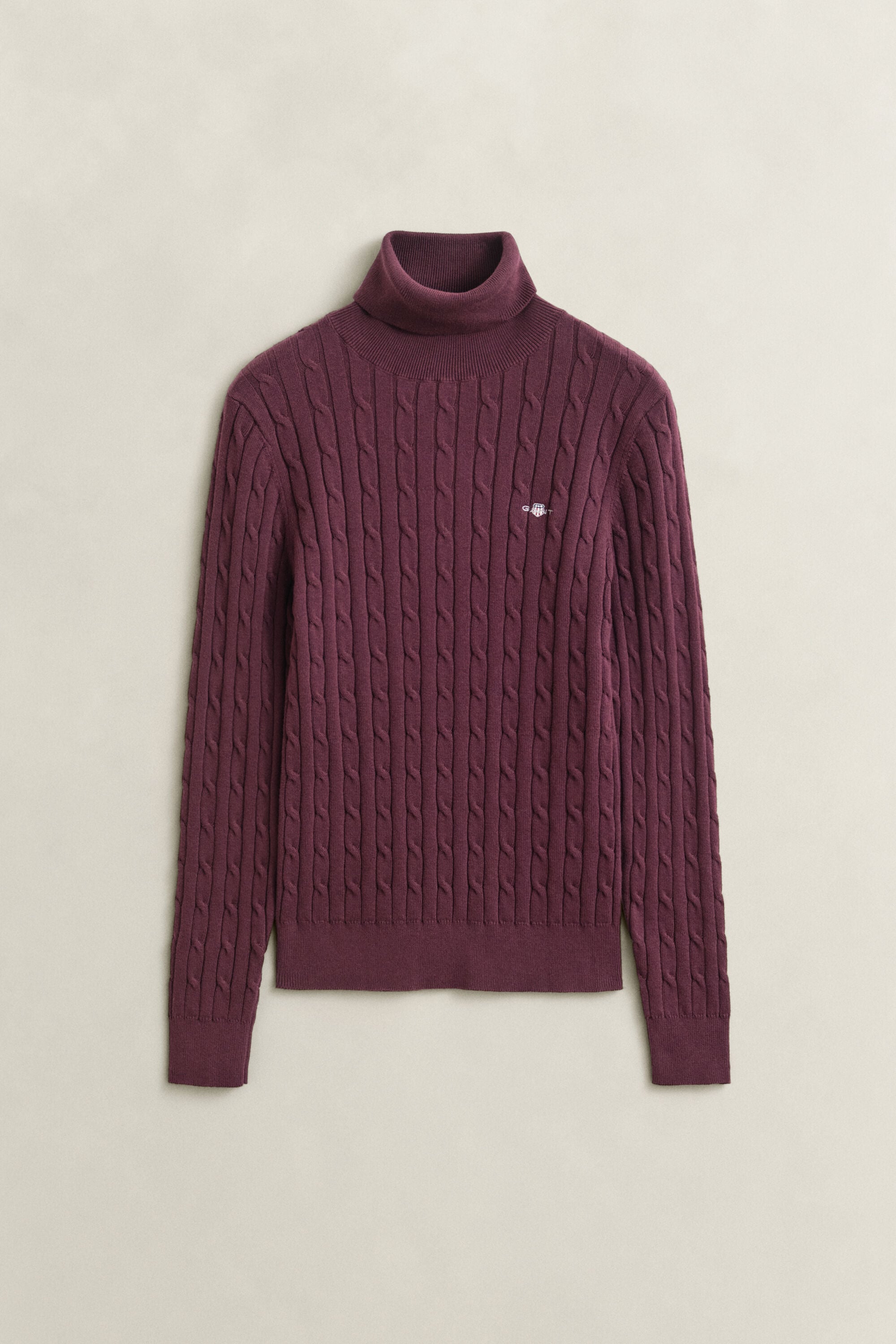 Kabelstrikket sweater af strækbomuld med rullekrave