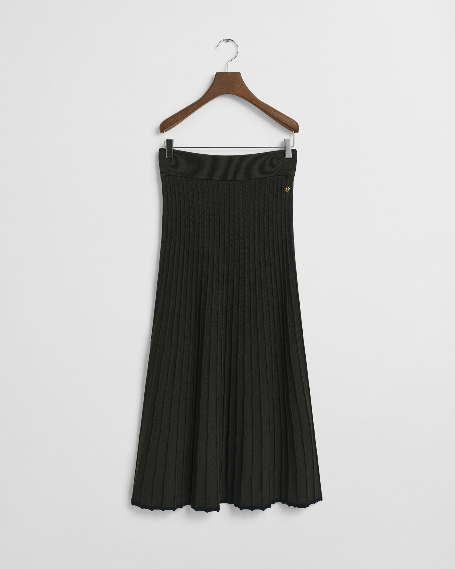 Kontrastfarvet ribstrikket nederdel