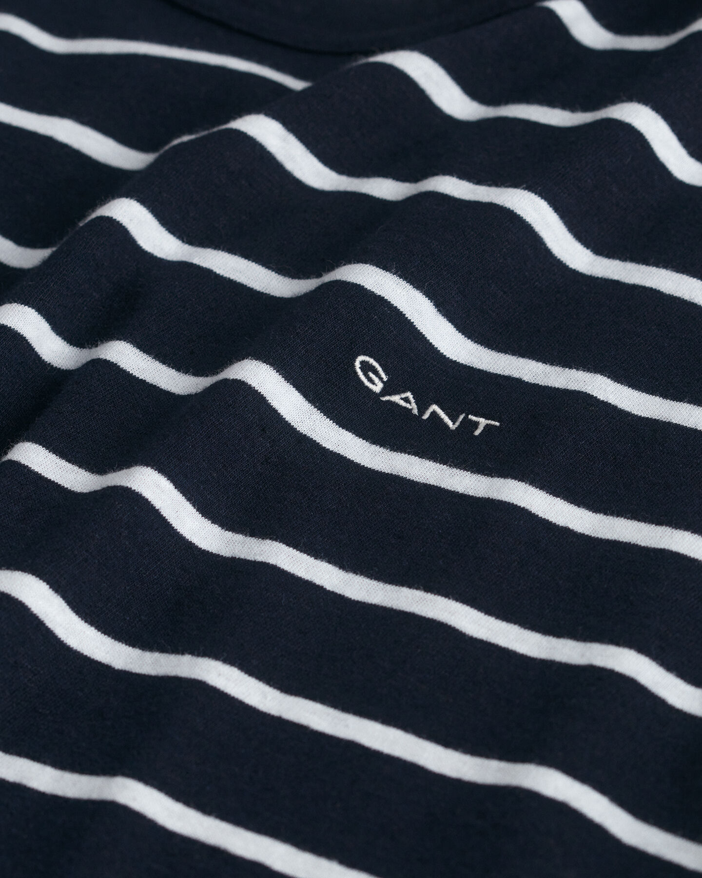 Stribet T-shirt af bomuld og h&oslash;r