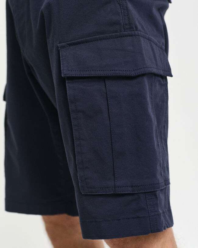 Relaxed fit cargoshorts af twill