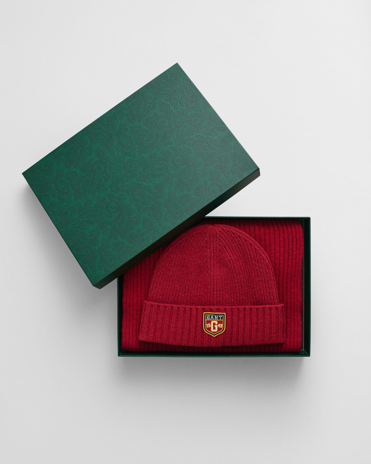 Gavesæt med beanie og halstørklæde i uld med mærke