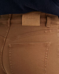 Jeans i farver med svaj