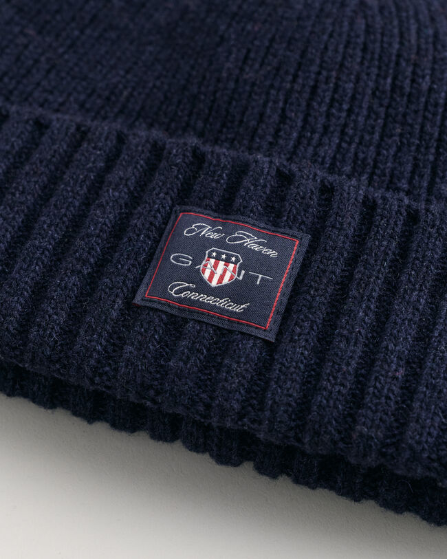 Teens gaves&aelig;t med beanie og halst&oslash;rkl&aelig;de i uld