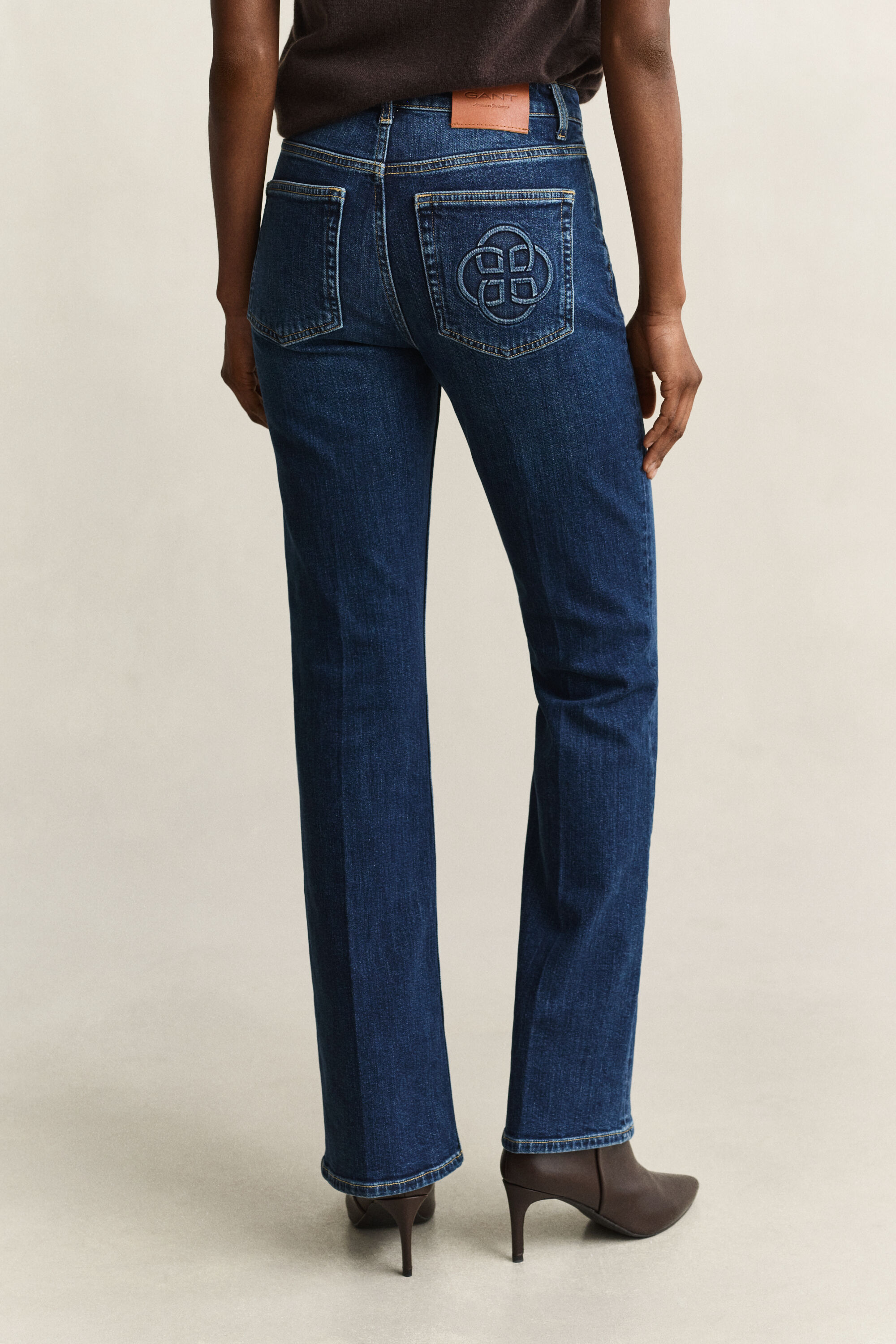 Monogram jeans med svaj