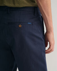Hallden Slim fit shorts af twill