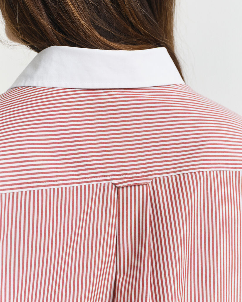 Oversized skjorte med kontrastfarvet krave og striber