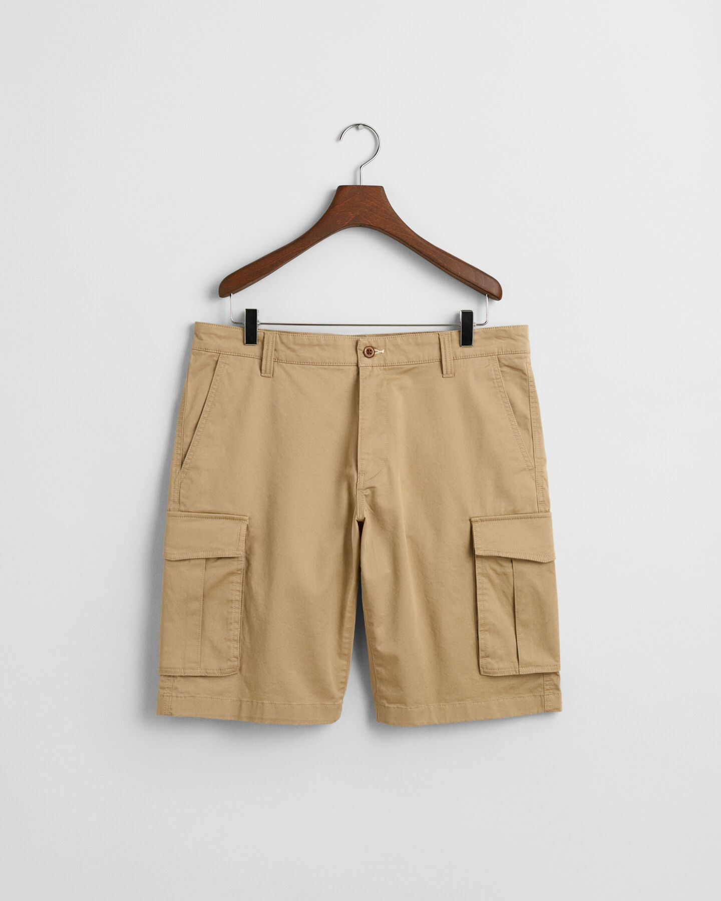 Relaxed fit cargoshorts af twill