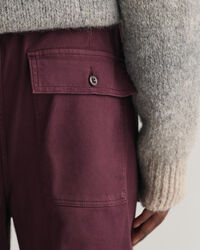 Chinobukser med bælte og læg