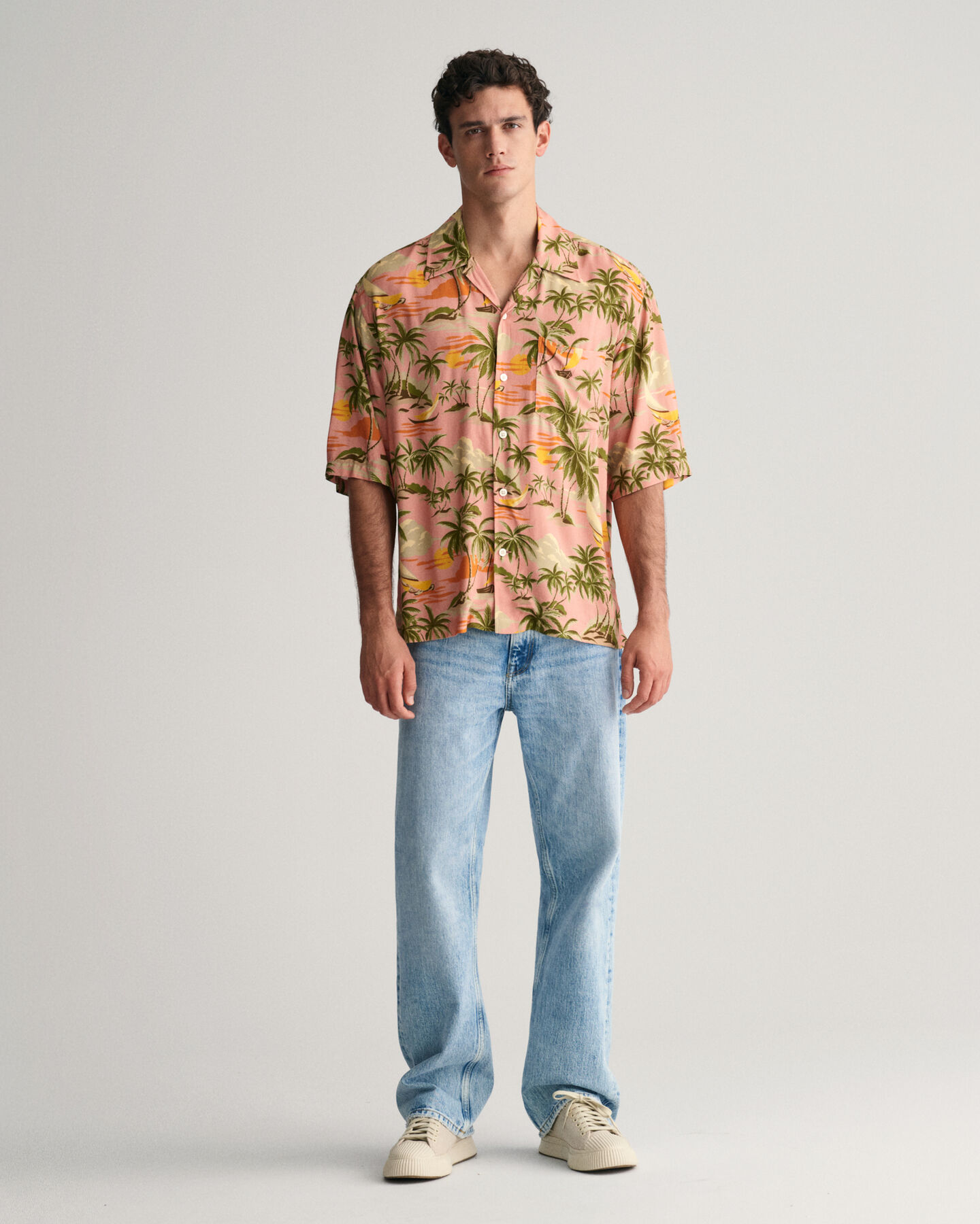 Relaxed Fit Hawaiian Print skjorte med korte ærmer