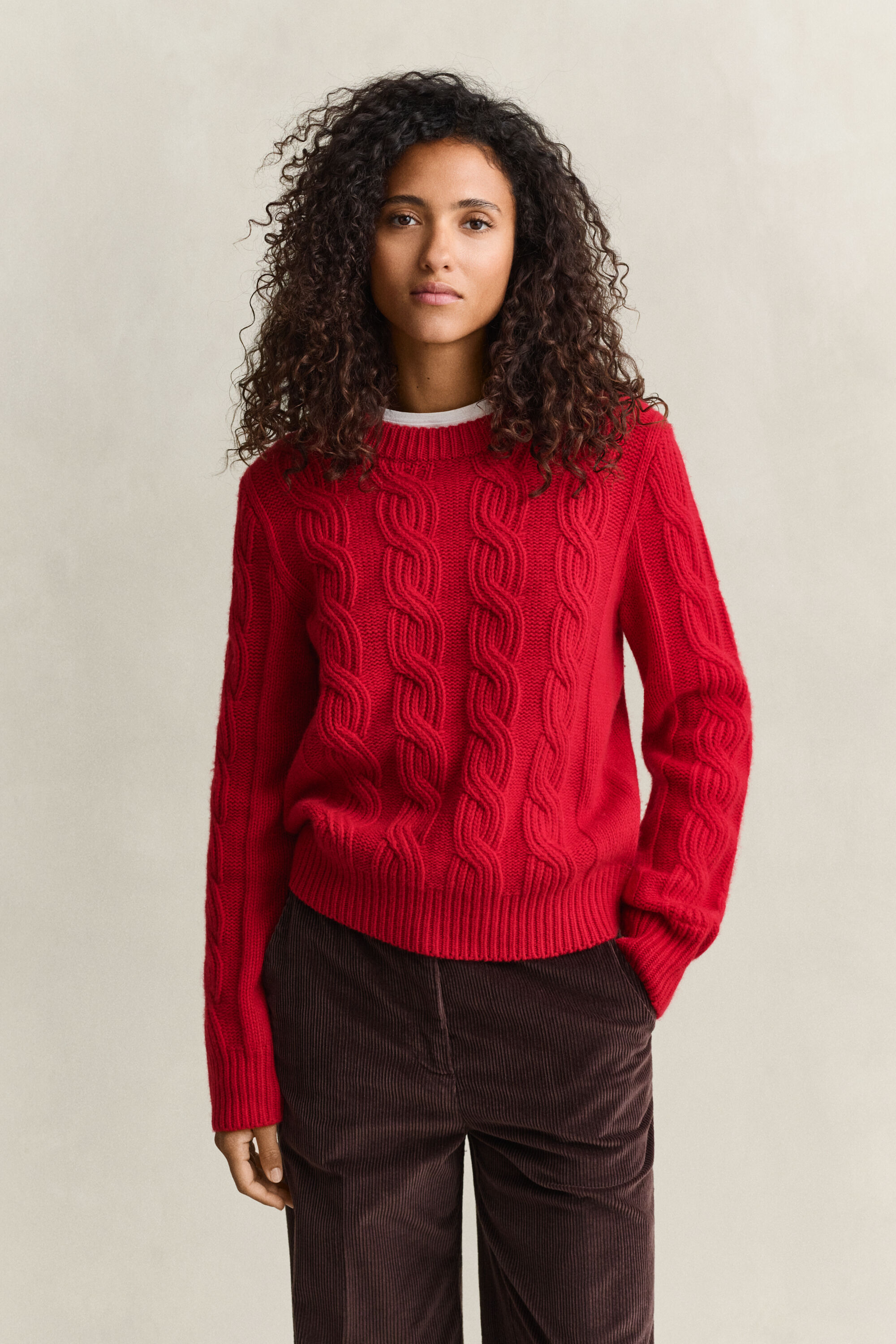 Kabelstrikket sweater i uldblanding