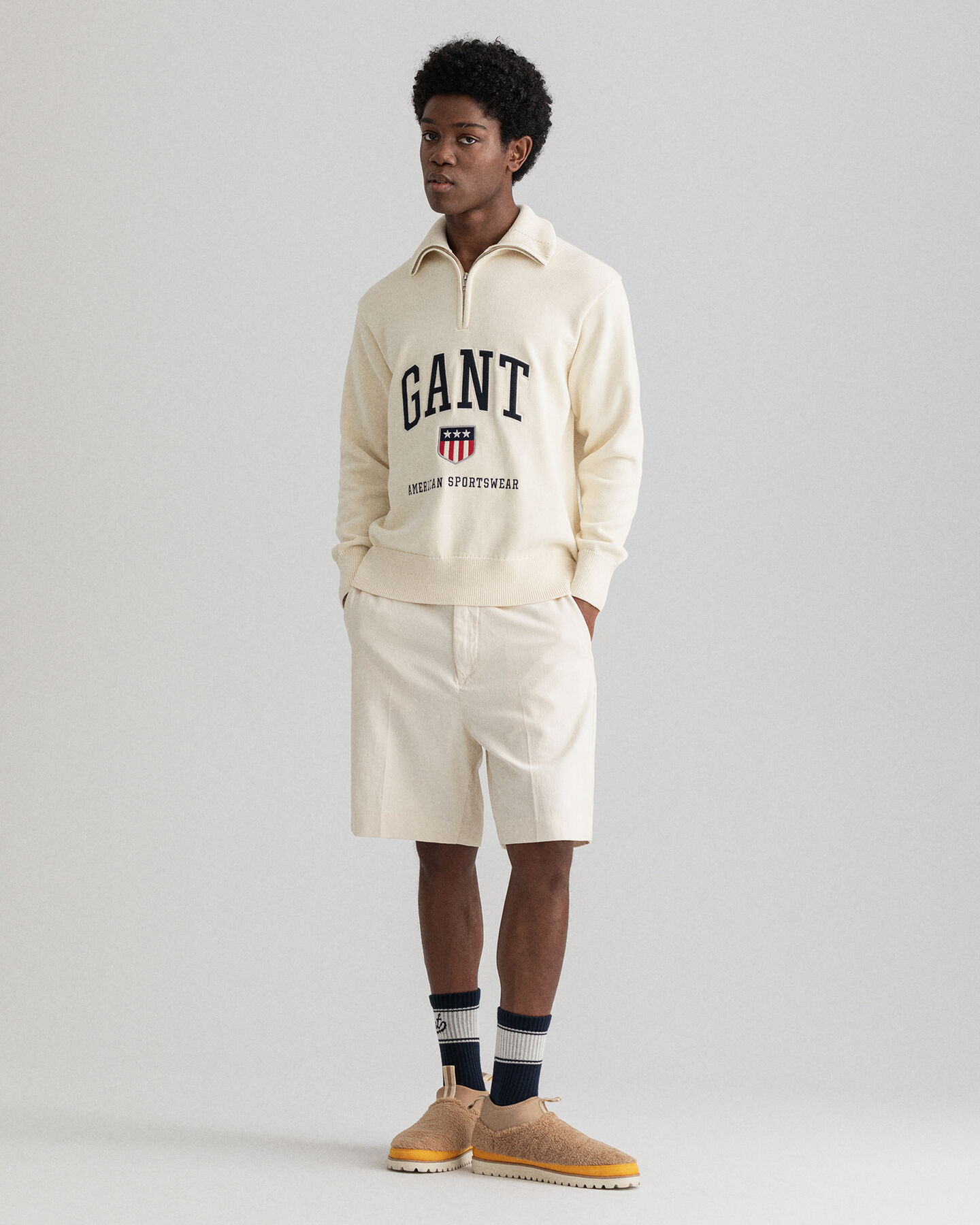 Retro Shield sweater med halv lynlås