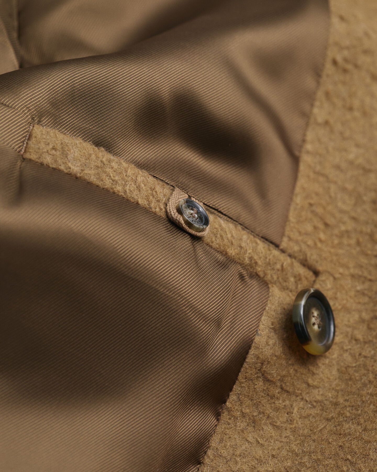 Dobbeltradet uldfrakke