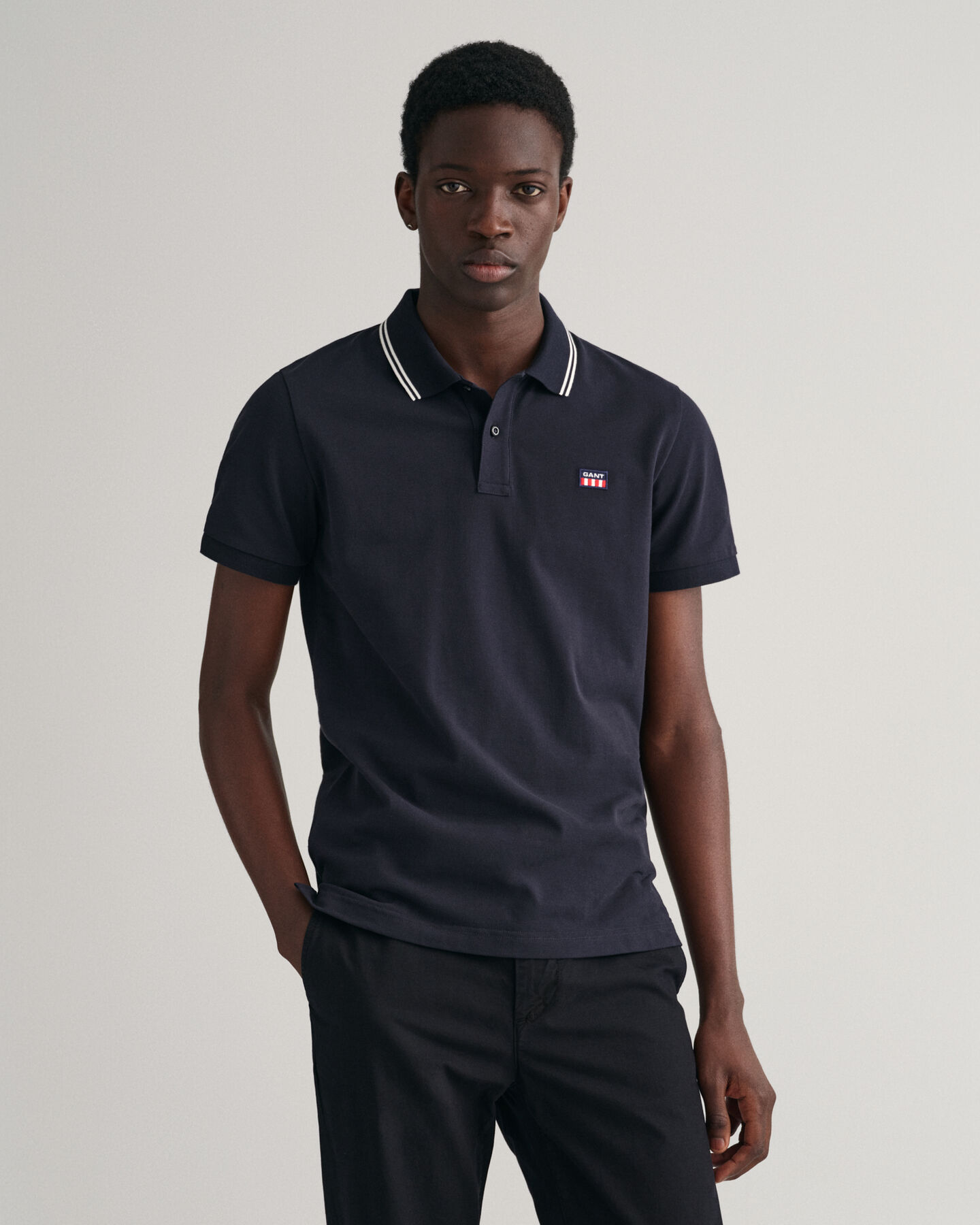 Piqu&eacute; poloskjorte med stribet kontrastfarvet krave