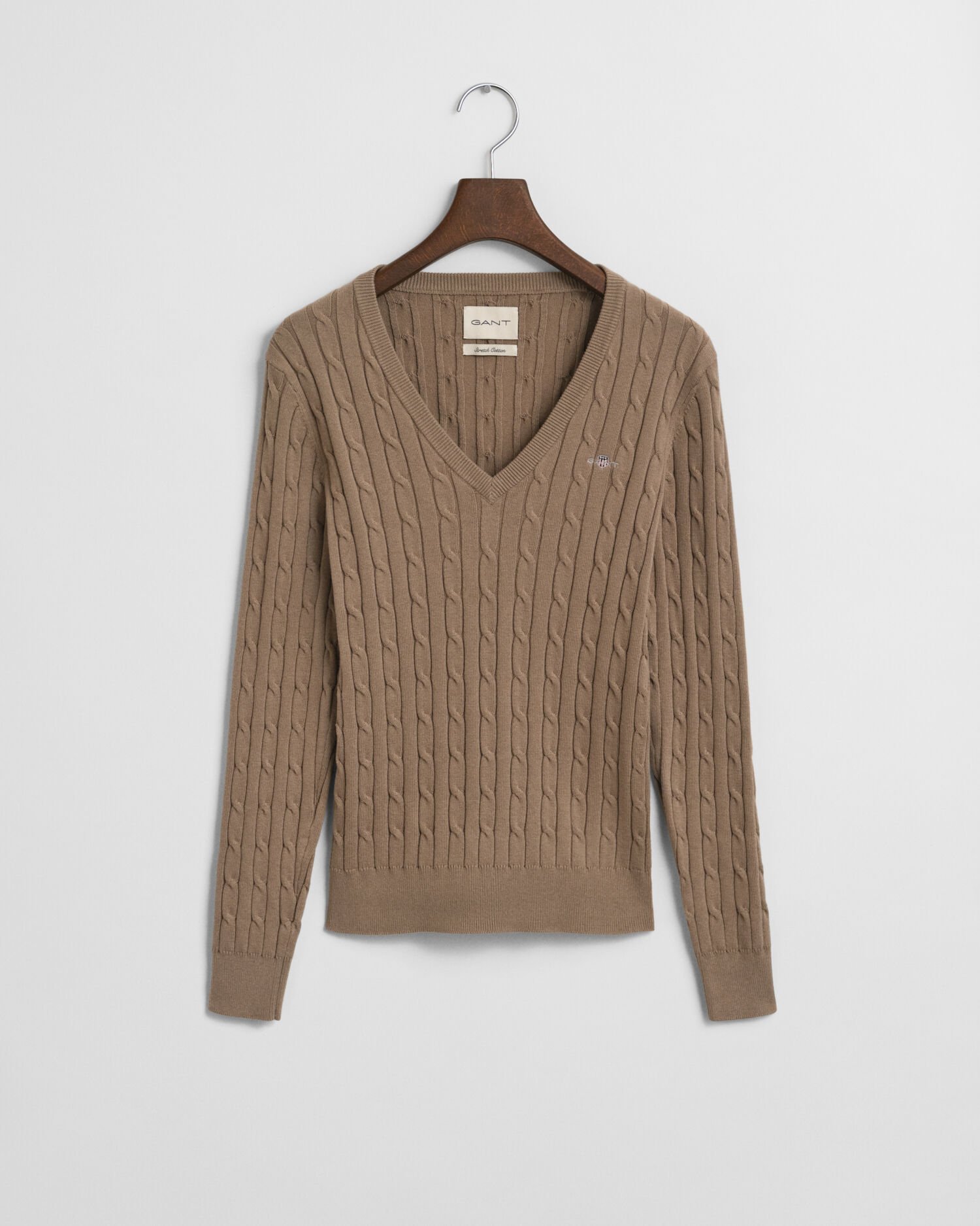 Kabelstrikket sweater med V-hals