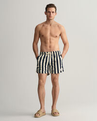 Classic fit blokstribede badeshorts