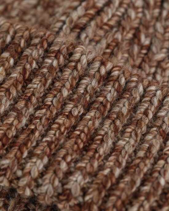 Ribstrikket beanie af melange uld