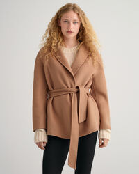 Håndsyet blazer med bælte