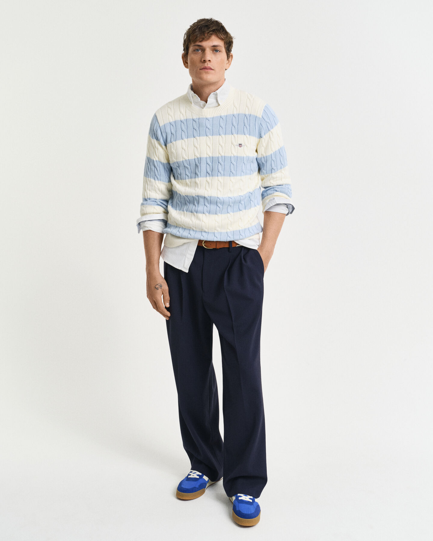 Stribet kabelstrikket crewneck sweater af bomuld