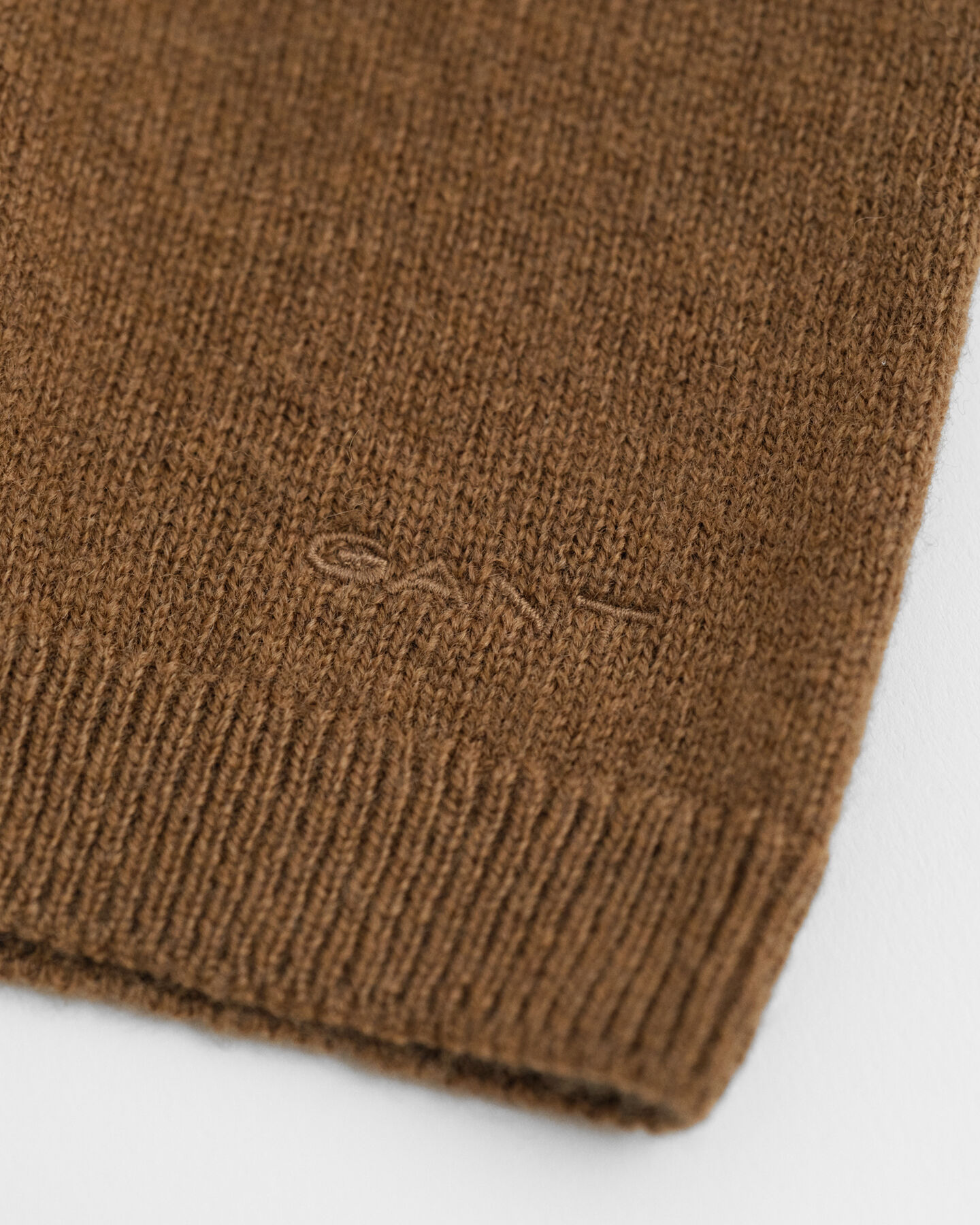 Kortærmet sweater i ekstra fin lammeuld med crewneck