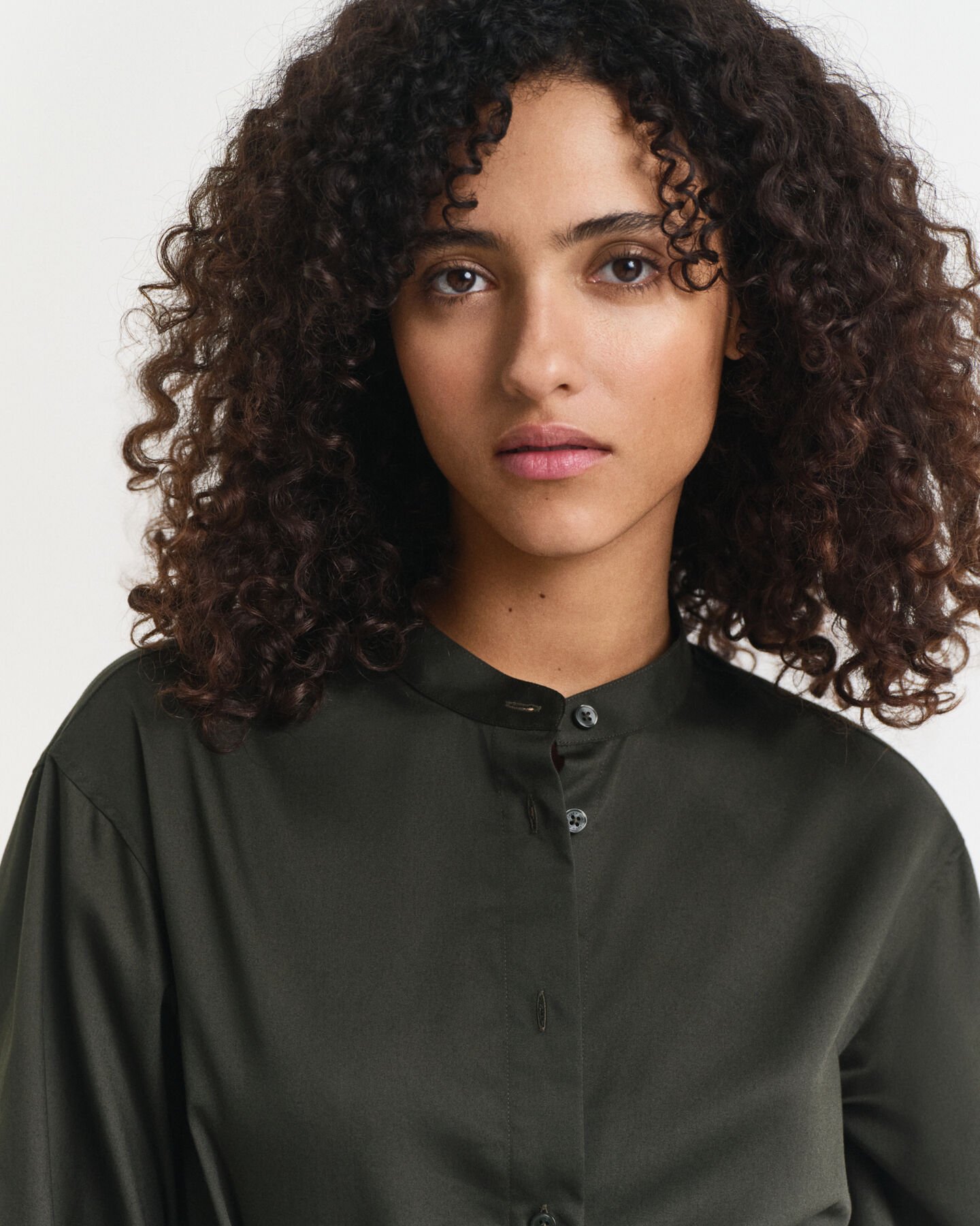 Kjole i bomuldssatin med lange ærmer