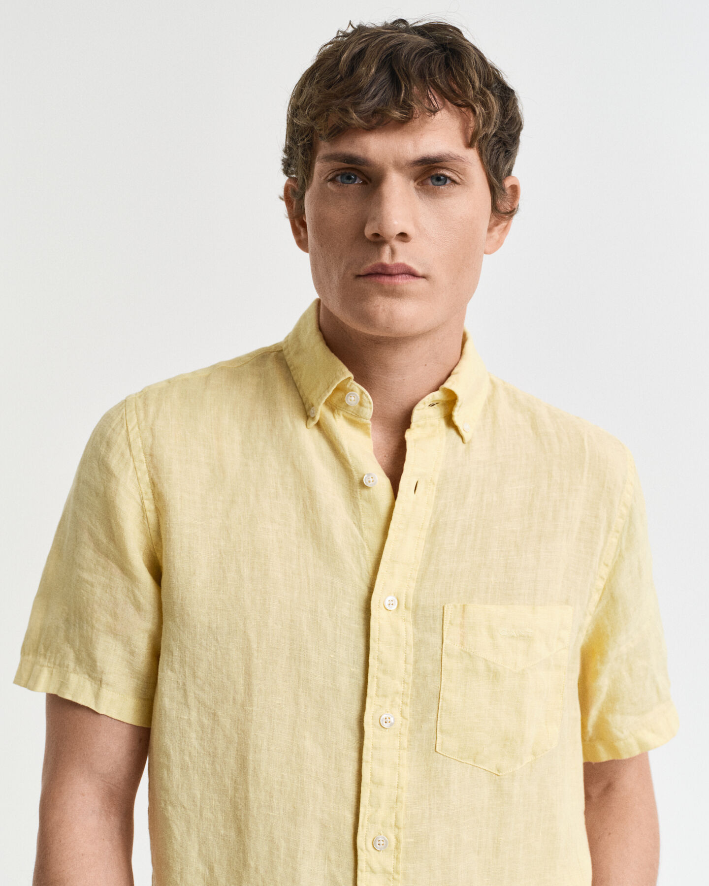 Regular fit garment-dyed h&oslash;rskjorte med korte &aelig;rmer