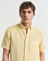 Regular fit garment-dyed h&oslash;rskjorte med korte &aelig;rmer