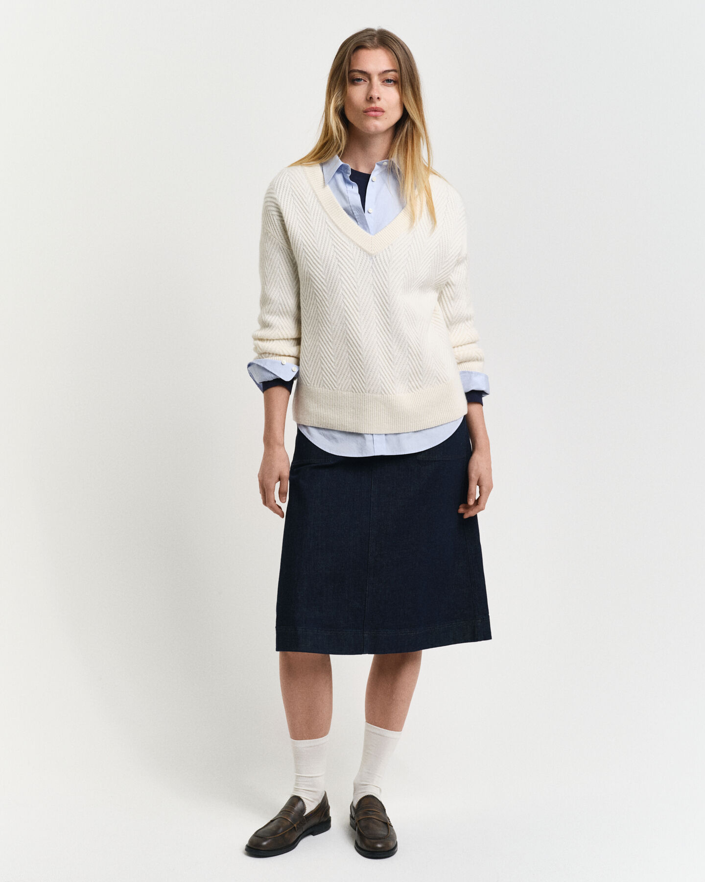 Sildebensm&oslash;nstret sweater med V-hals