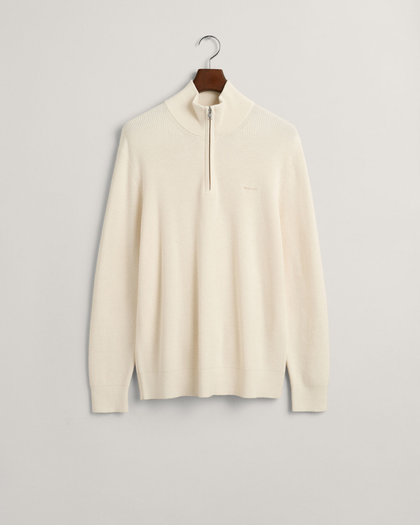 Ribstrikket sweater af bomuld og uld med halv lynl&aring;s