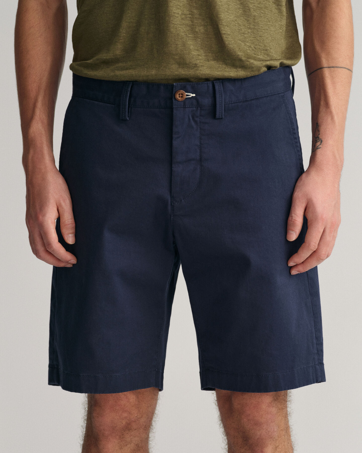 Hallden Slim fit shorts af twill