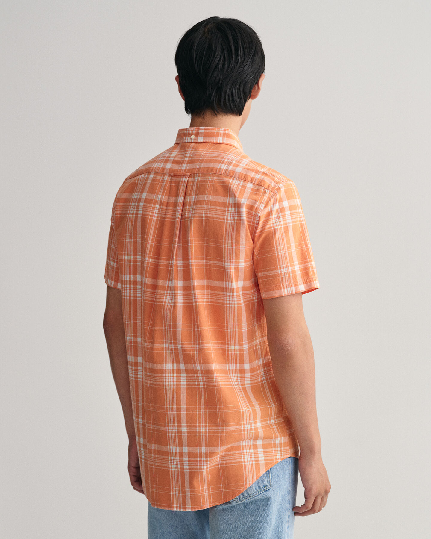 Regular fit ternet skjorte af bomuldsh&oslash;r med korte &aelig;rmer