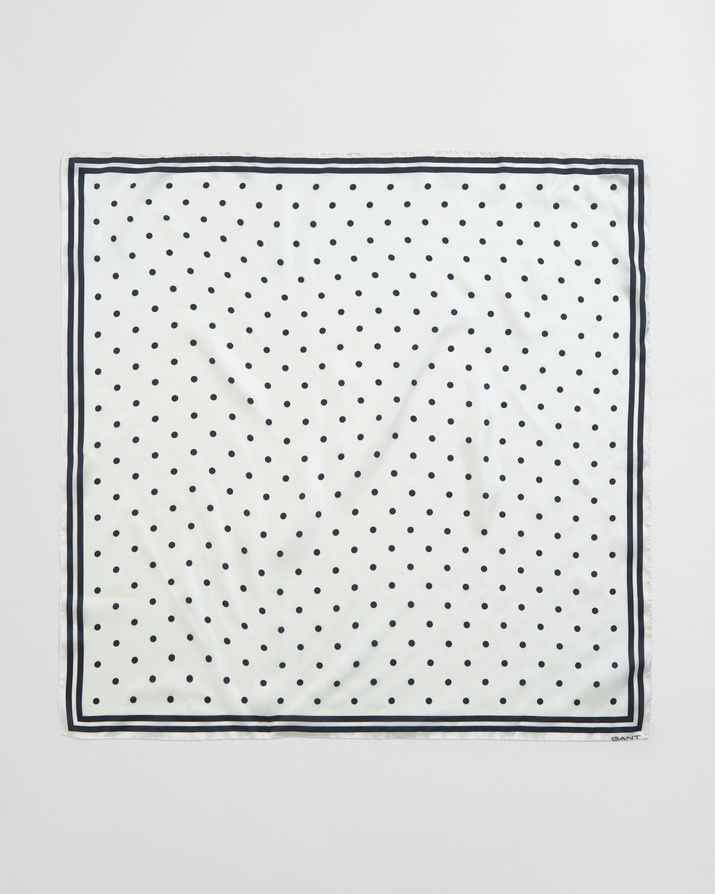 Silketørklæde med prikket tryk