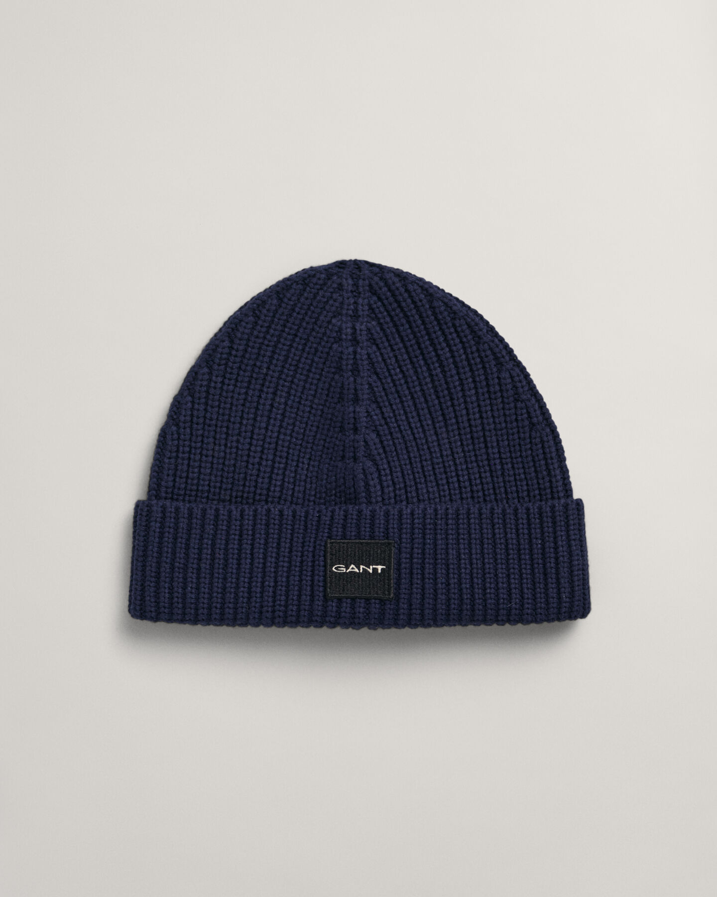 Ribstrikket beanie i bomuld