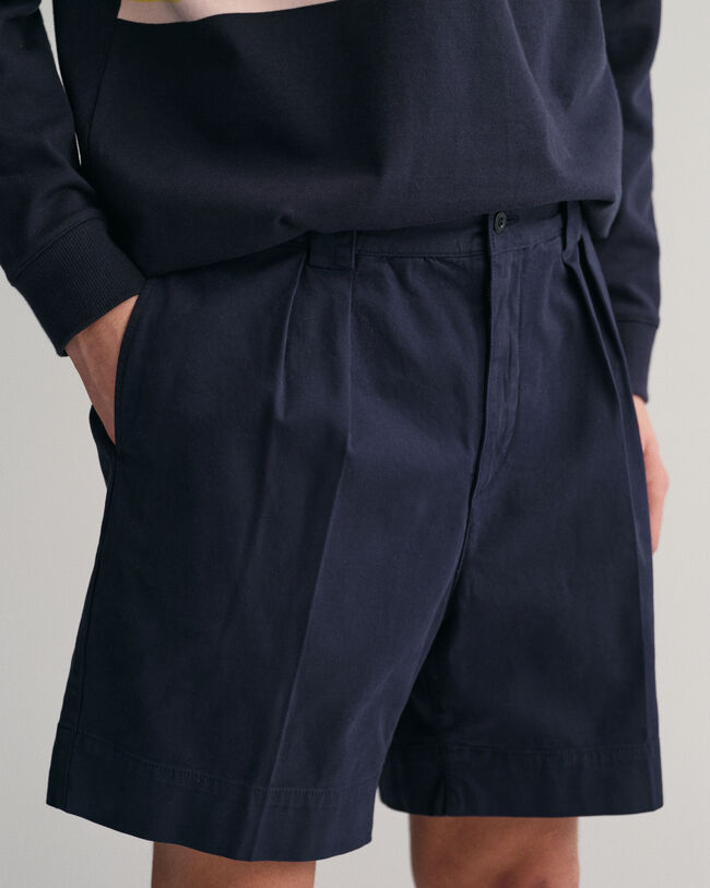 Twill chinoshorts med læg