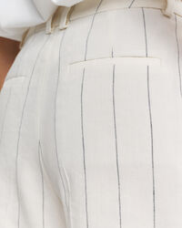 Nålestribede hørshorts