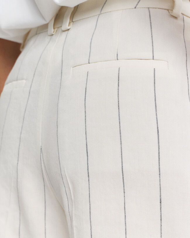 Nålestribede hørshorts