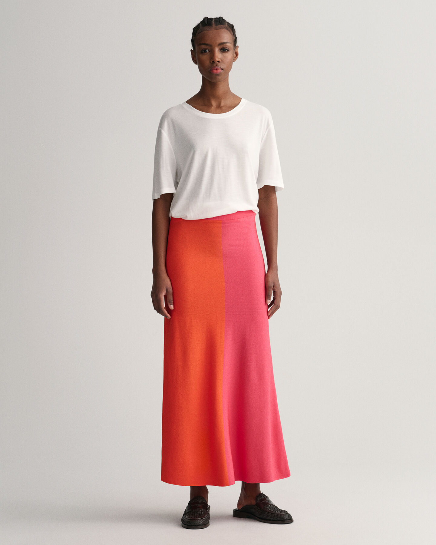 Strikket nederdel med farveblokke