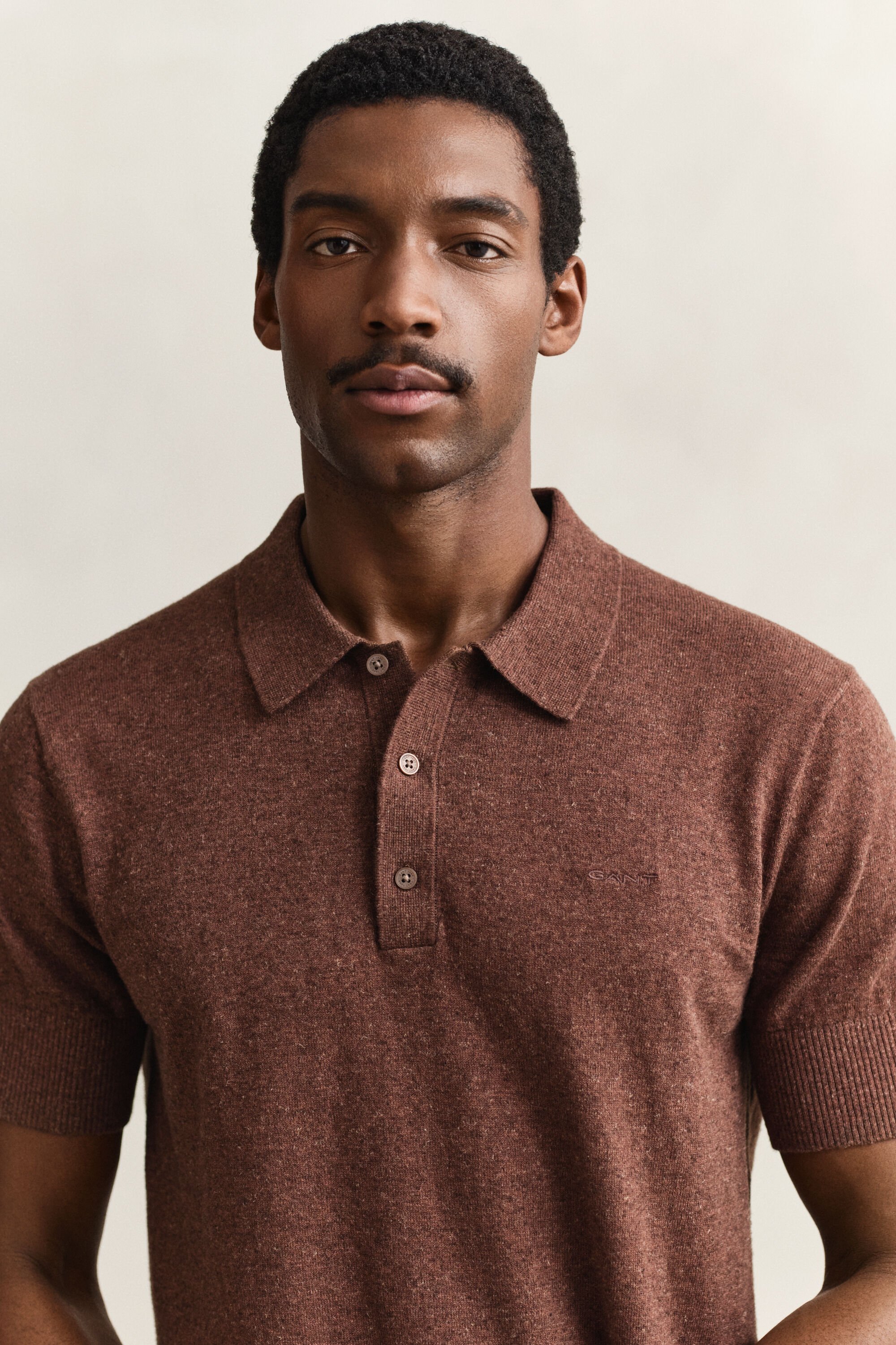 Kortærmet polosweater af nopret bomuldsblanding