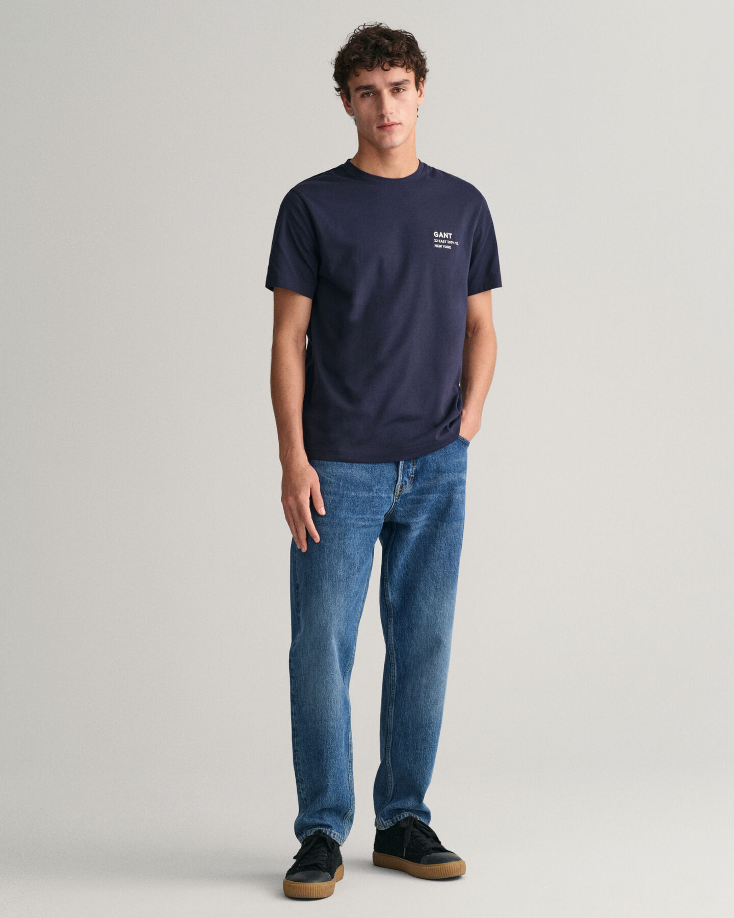Relaxed fit tilspidsede jeans