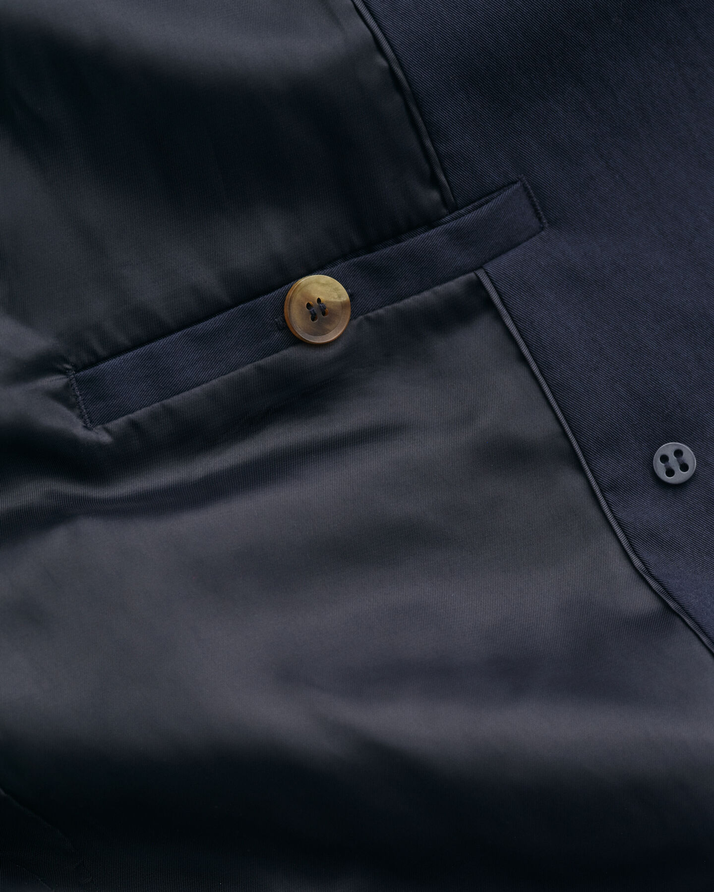 Trenchjakke i mellemlængde