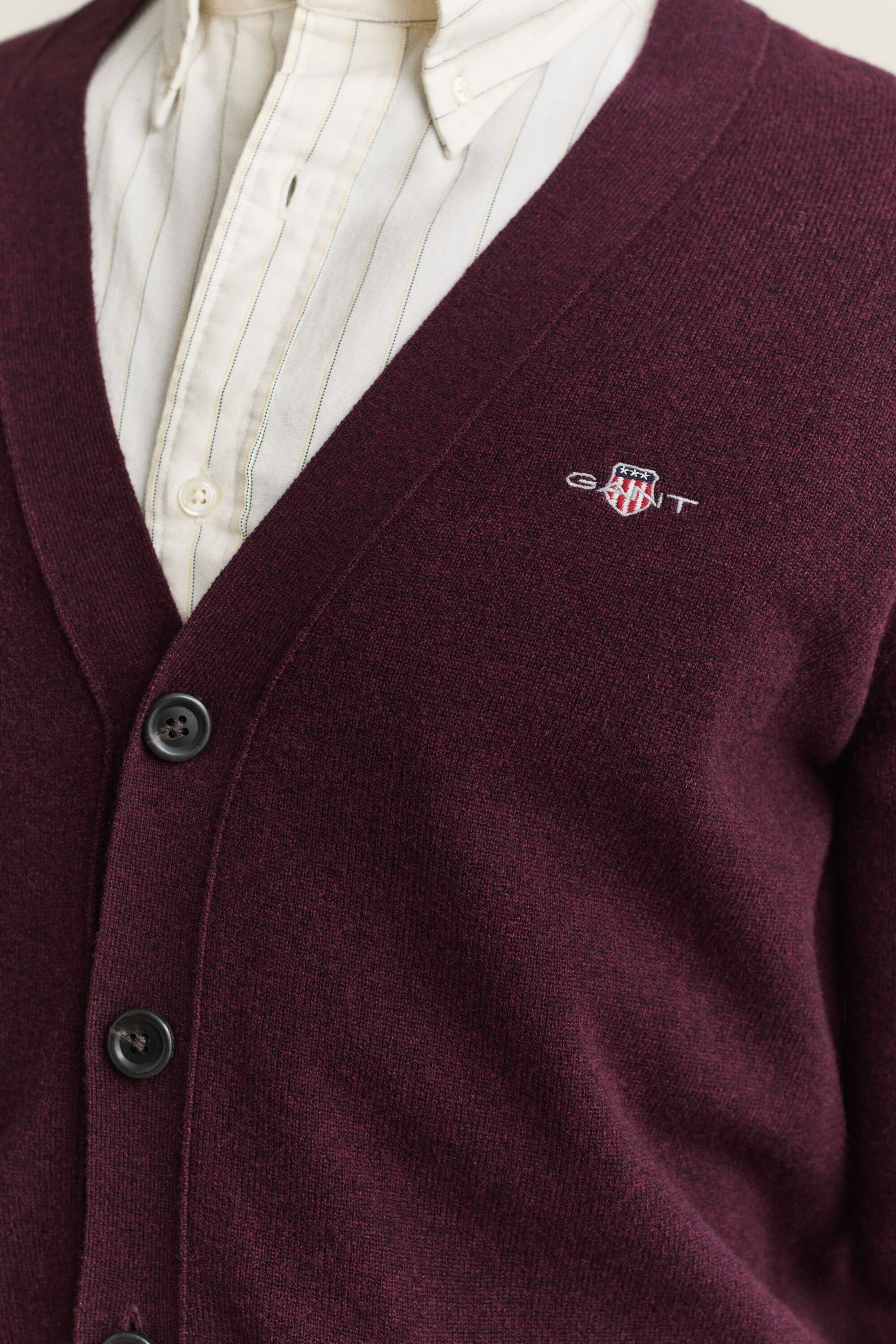 Cardigan i lammeuld med V-hals