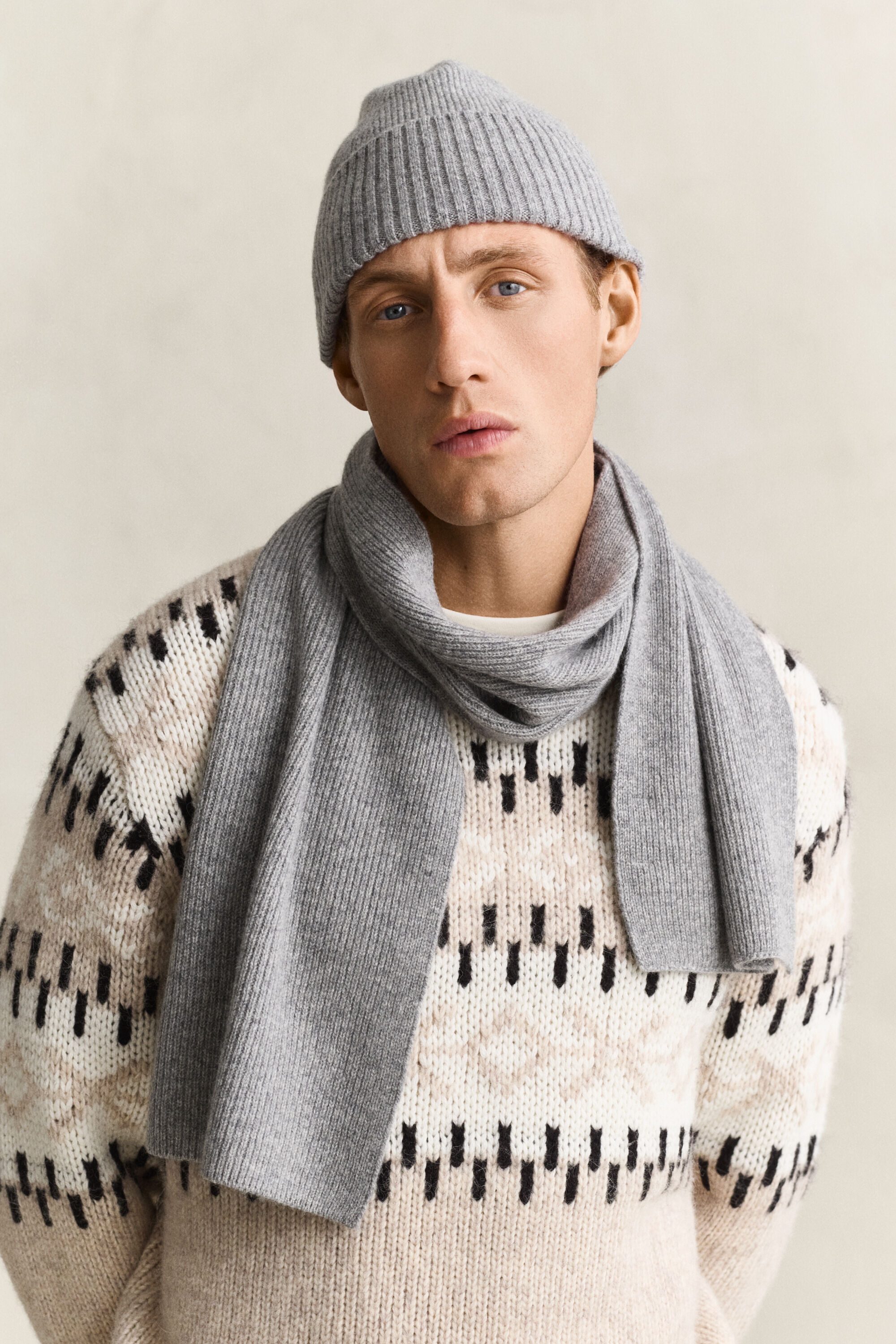 Gavesæt med kashmir tørklæde og beanie