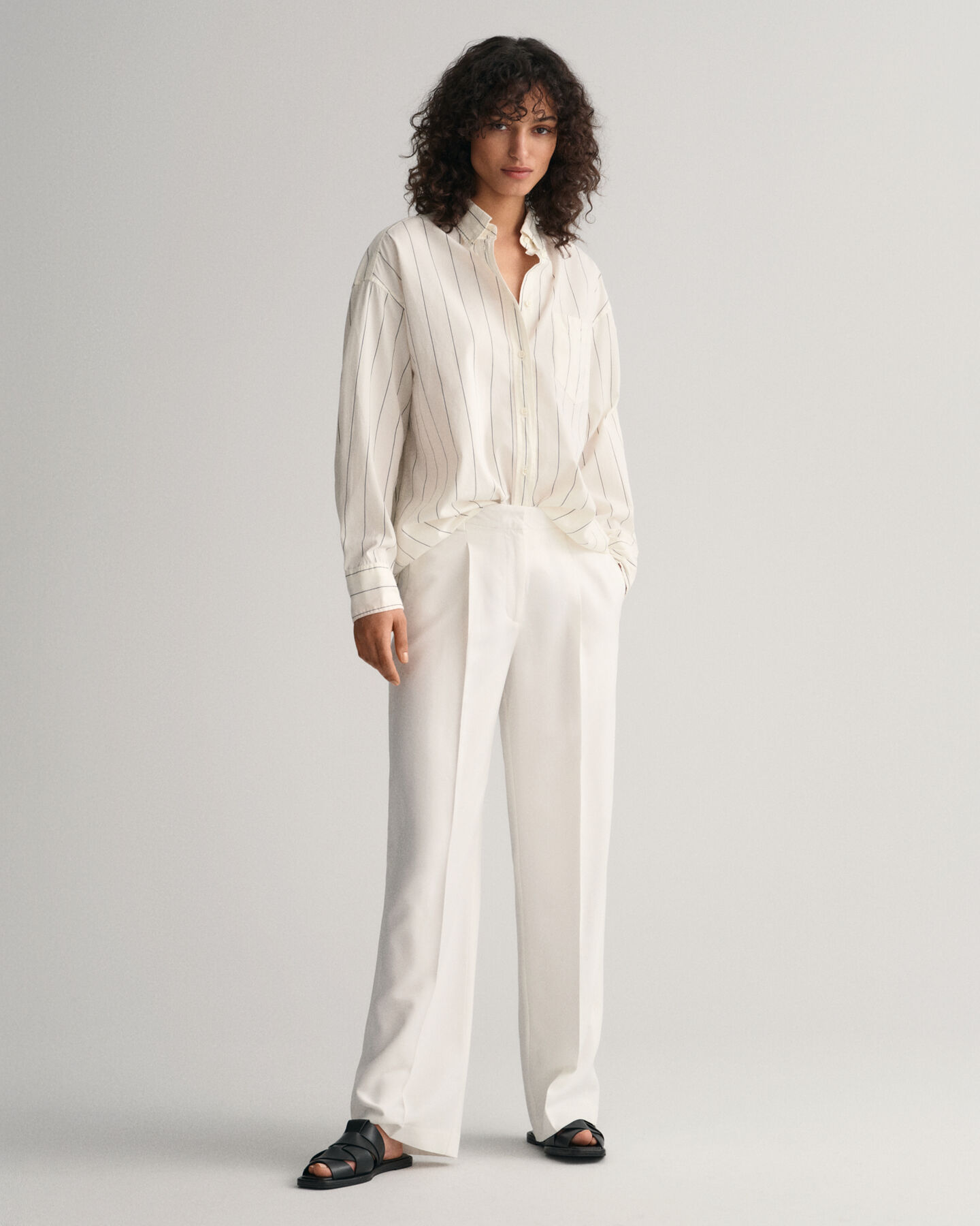 Relaxed fit bukser med læg