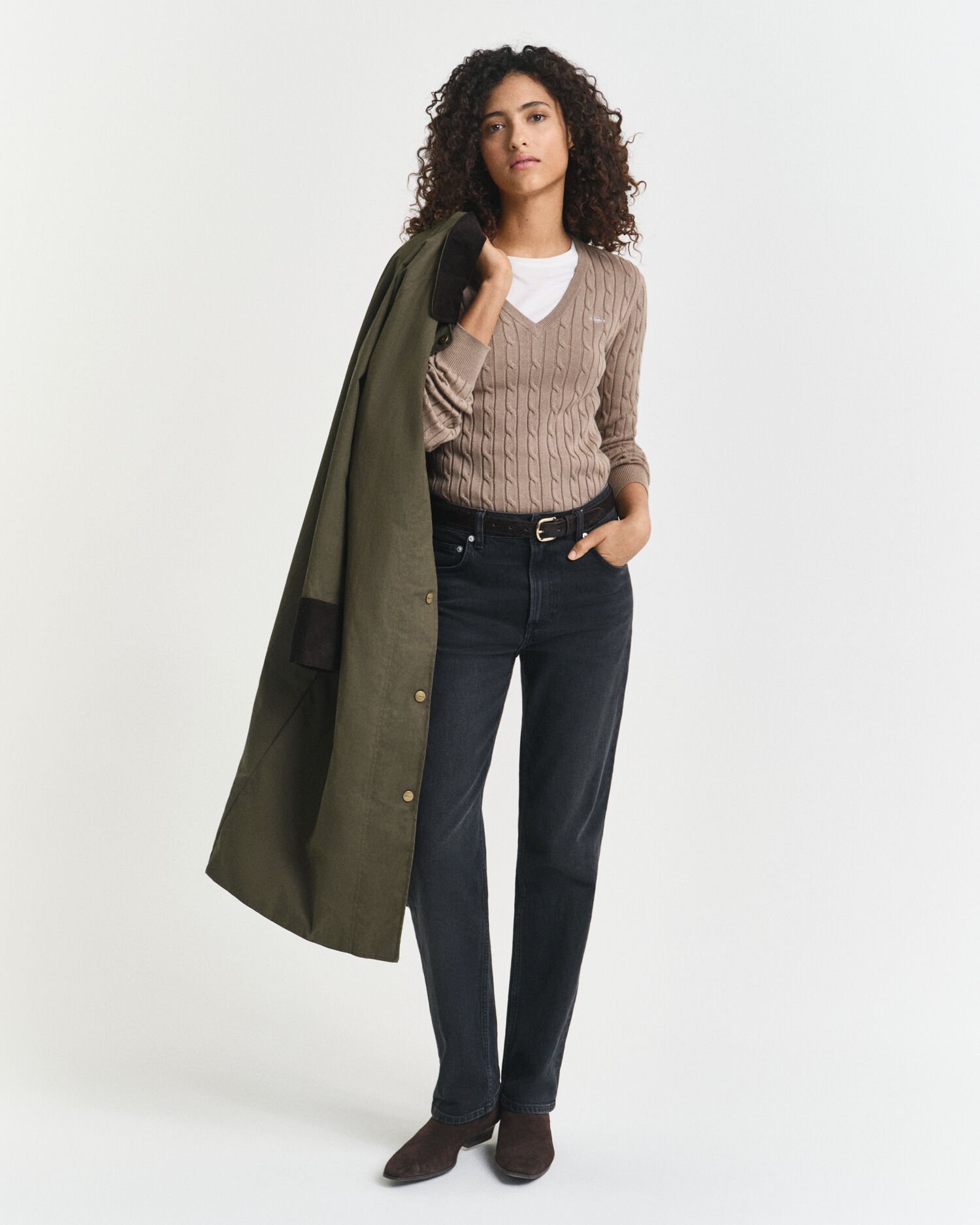 Kabelstrikket sweater med V-hals