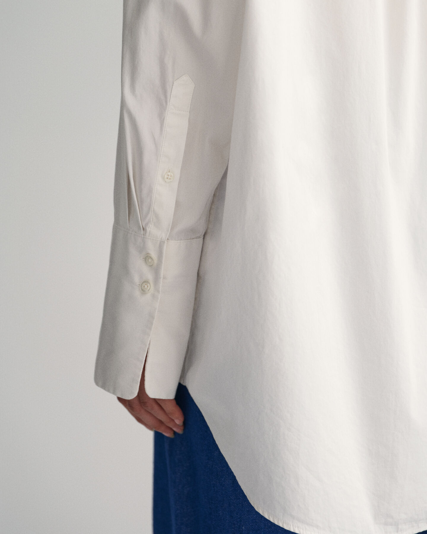 Oversized poplinskjorte med høje manchetter