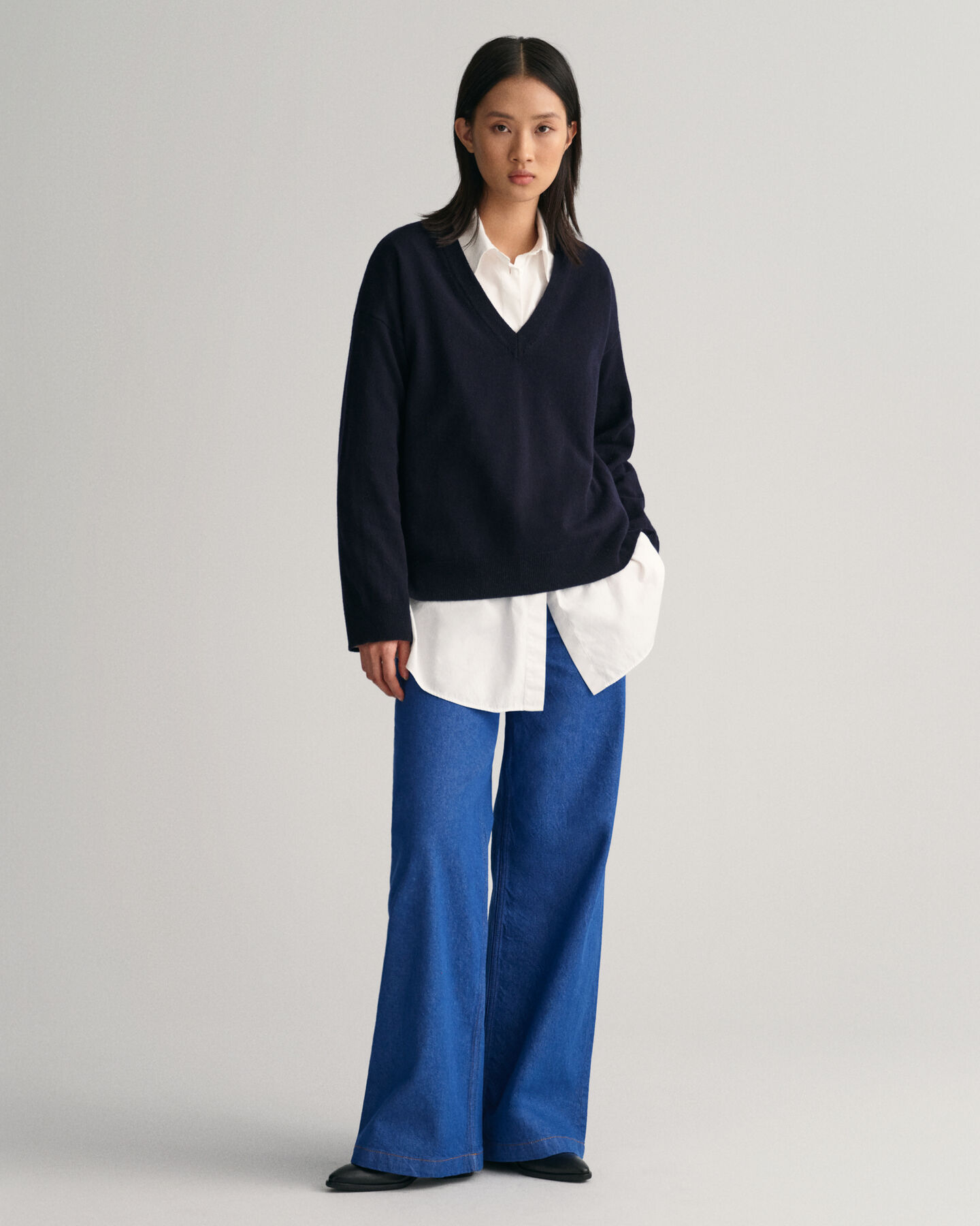 Sweater med V-hals af ekstra fin lammeuld