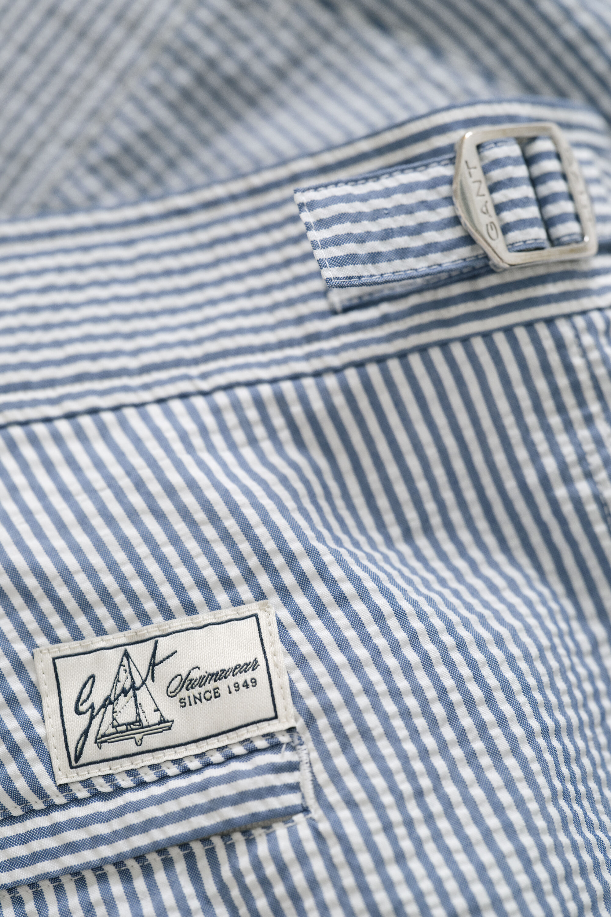 Tætsiddende seersucker badeshorts