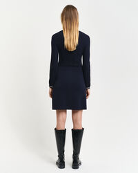 Kontrastfarvet ribstrikket kjole