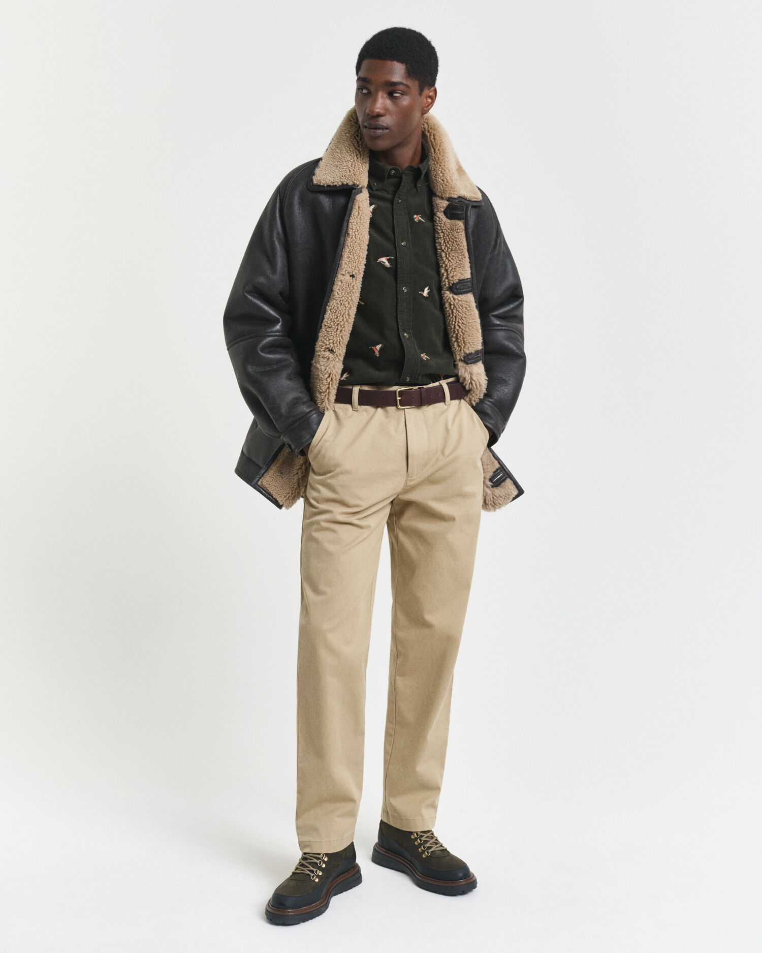 Regular fit skjorte af jernbanefløjl med broderi